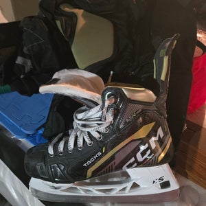 CCM AS-V Pro Hockey Skates Regular Width 7 (Used)