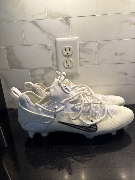 White Men's Size M 11.0 (W 12.0) Adult Nike Low Top Alpha Huarache 7 Elite Molded Cleats (Used)