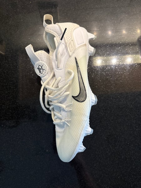 White Men's Size M 11.0 (W 12.0) Adult Nike Low Top Alpha Huarache 7 Elite Molded Cleats (Used)