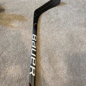 Senior Bauer Vapor FlyLite Right Handed Hockey Stick P28 (Used)