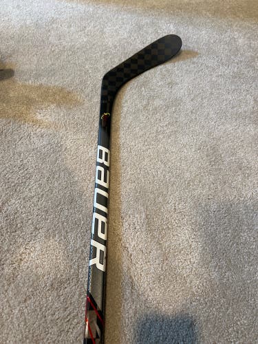 Senior Bauer Vapor FlyLite Right Handed Hockey Stick P28 (Used)