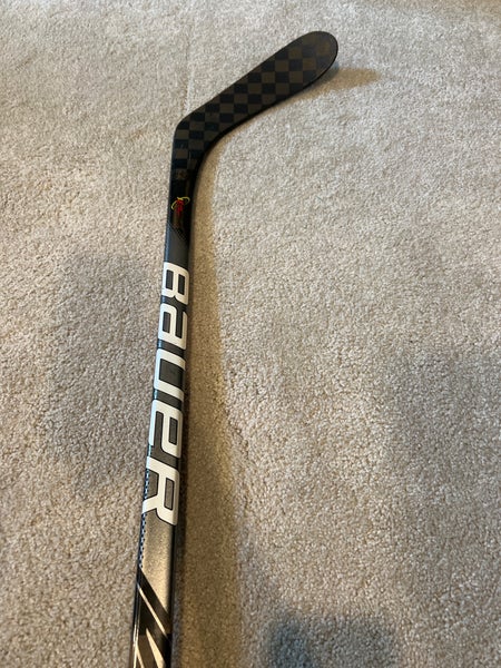 Senior Bauer Vapor FlyLite Right Handed Hockey Stick (Used)