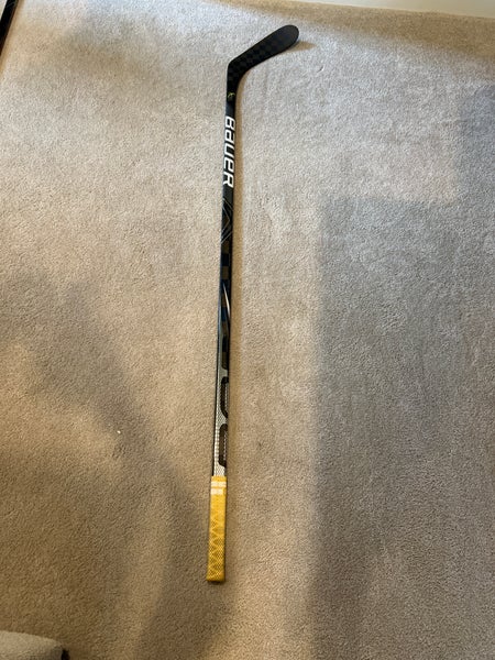 Senior Bauer Vapor FlyLite Right Handed Hockey Stick P28 (Used)