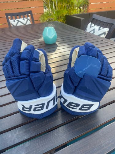 TAMPA BAY LIGHTNING BAUER HYPERLITE GLOVES 13" PRO STOCK MOTTE
