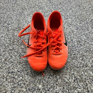 Nike soccer cleats size 3 youth