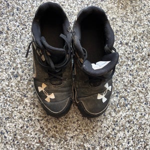 Under armor baseball size 3 youth cleats