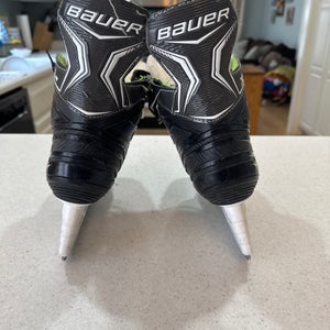 Bauer XLS Hockey Skates Regular Width   Size 4 (Used)