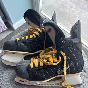 Nike Ignite 6 Hockey Skates Regular Width  9 (Used)