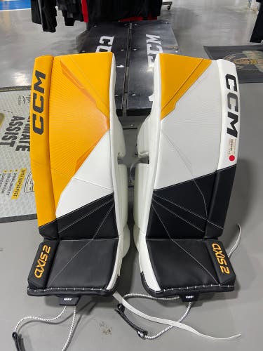CCM Axis 2 32+1 intermediate goalie pads