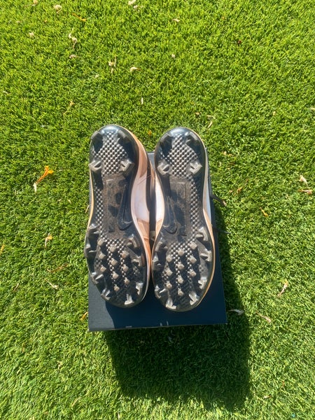 Gray Men's Size M 9.5 (W 10.5) Youth Air Jordan Low Top Molded Cleats (Used)