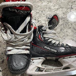 2023 Bauer Vapor 3X Pro Hockey Skates Extra Wide Width Size 2 (Used)