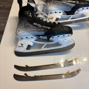 Bauer Vapor Hockey Skates Size 5 (Used)