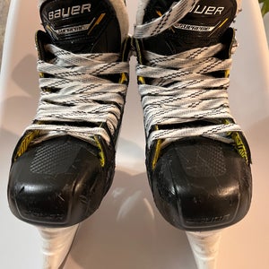 Bauer Supreme M5 Pro Skates Regular Width 2.5 (Used)