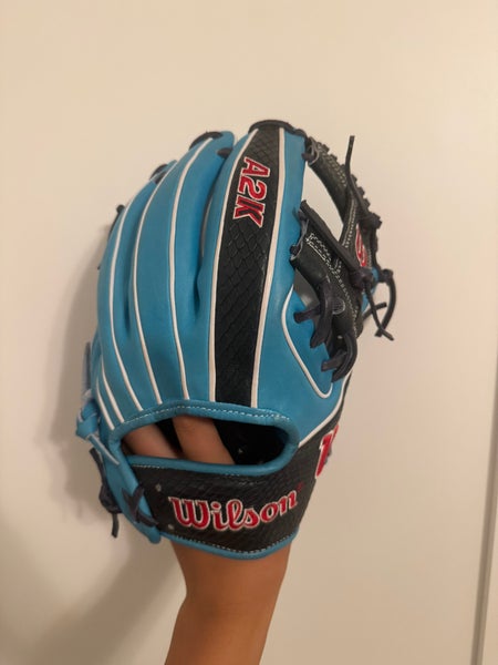 MINT CONDITIONS 2025 Wilson RH Infield A2000 Baseball Glove 11.5" (Used)