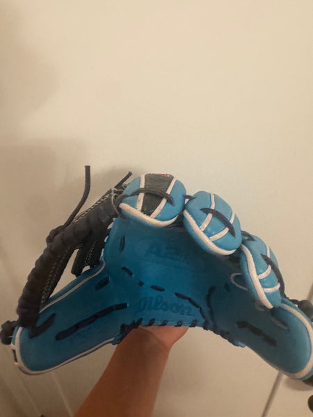 MINT CONDITIONS 2025 Wilson RH Infield A2000 Baseball Glove 11.5" (Used)