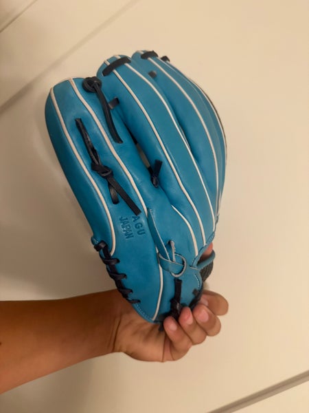 MINT CONDITIONS 2025 Wilson RH Infield A2000 Baseball Glove 11.5" (Used)