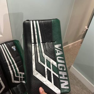 34" Vaughn Ve8 Pro Carbon Regular Goalie Full Set (Used)
