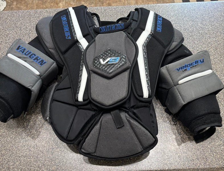 Used 2022 Vaughn Velocity V9 Goalie Chest Protector Int Small