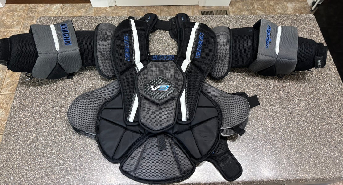Used 2022 Vaughn Velocity V9 Goalie Chest Protector Int Small