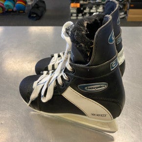 Used CCM INTRUDER Junior 03 Ice Hockey Skates 11339-S000164676