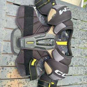 Large Senior CCM AS580 Shoulder Pads (Used)