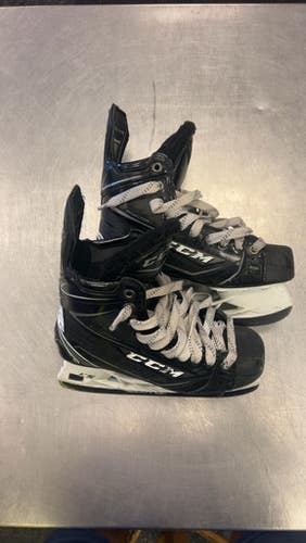 Used CCM RIBCOR PLATNIUM Junior Hockey Skate Junior 04.5 11339-S000181543