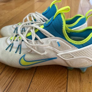 White Men's Size M 10.0 (W 11.0) Adult Nike Low Top Huarache 9 Elite Low Turf Cleats (Used)