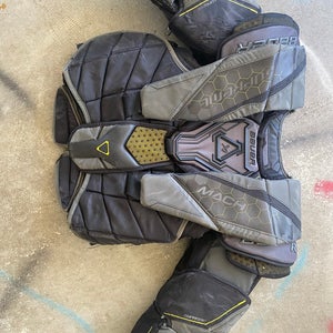 Large 2022Bauer Mach Goalie Chest Protector (Used)
