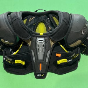 Medium Junior CCM AS-V Shoulder Pads (Used)