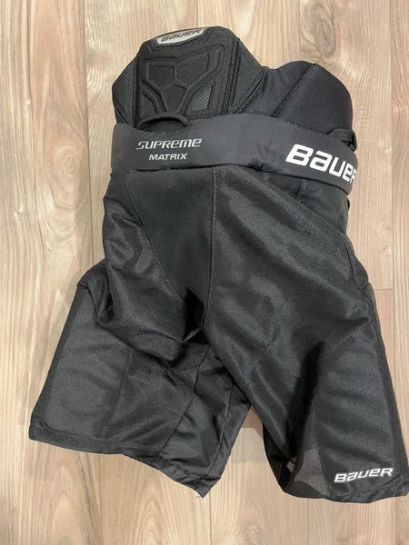Medium Junior Bauer Supreme Matrix Hockey Pants (New)
