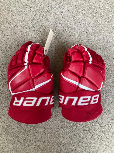 Red Junior Bauer Vapor 3X Gloves 12" (Used)
