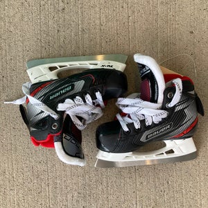 Youth Bauer Vapor X2.7 Hockey Goalie Skates Regular Width 11.5 (Used)