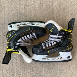 Junior CCM Super Tacks Hockey Skates Regular Width Size 4 (Used)
