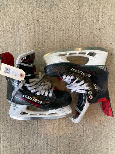 Intermediate Bauer Vapor X4 Hockey Skates | Size 4, Fit 2