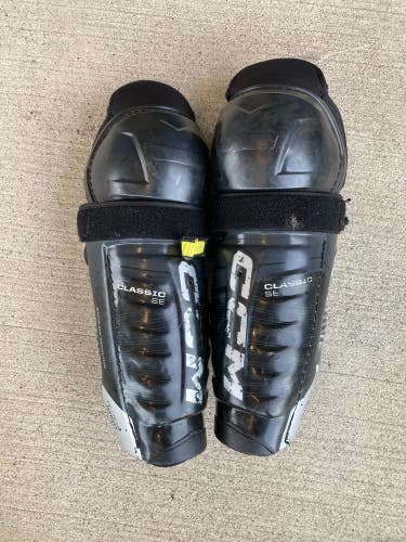 Intermediate CCM Tacks Classic SE Shin Pads 14" (Used)
