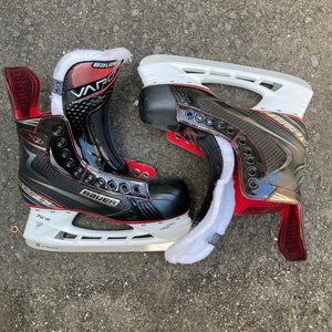 Senior Bauer Vapor X2.7 Hockey Skates Regular Width 6 (Used)