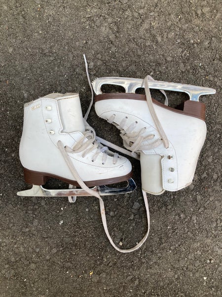 White Jackson GAM Figure Skates Junior 1 (Used)