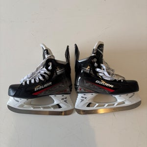 2023 Bauer Vapor X3 Hockey Skates Regular Width  Size 4 (Used)