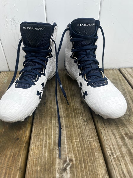 White Women's Size 8.0 Under Armour Cleats (Used)