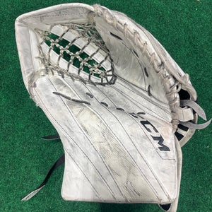 White Junior CCM Extreme Flex E5.5 Goalie Glove Regular (Used)
