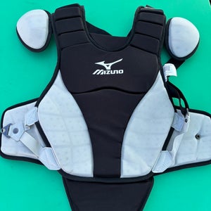 New Adult Mizuno Catcher's Chest Protector