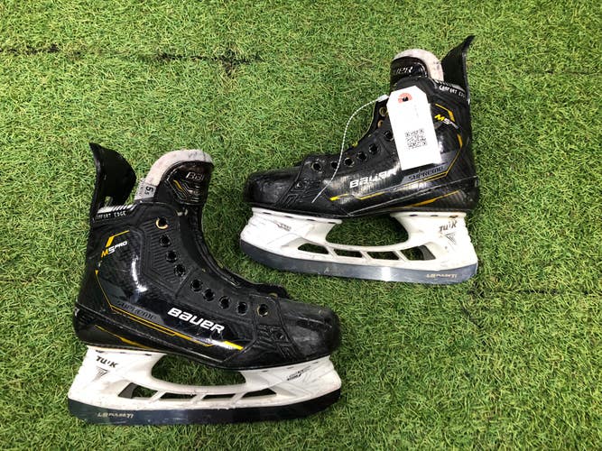 Intermediate Bauer Supreme M5 Pro Hockey Skates Size 5.5 (Used)