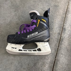 Bauer Supreme 150 Hockey Skates Size 3 (Used)