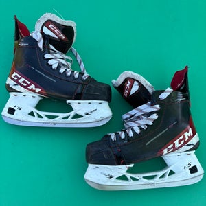 Intermediate CCM JetSpeed FT475 Hockey Skates Regular Width Size 5