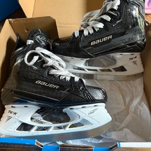 Bauer Supreme Mach Hockey Skates Size 4 (Used)