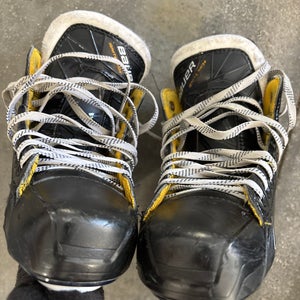 Bauer Supreme Ignite Pro Hockey Skates Size 4 (Used)
