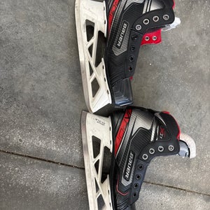 Bauer Vapor X2.7 Hockey Goalie Skates Size 4.5 (Used)
