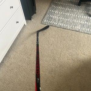 Intermediate CCM Jetspeed FT7 Pro Right Handed Hockey Stick P28  (Used)