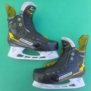 Intermediate Bauer Supreme Comp Hockey Skates Extra Wide Width Size 4.5