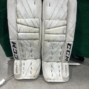White Junior CCM Extreme Flex 5.5 Goalie Leg Pads (Used) | 26”+1”